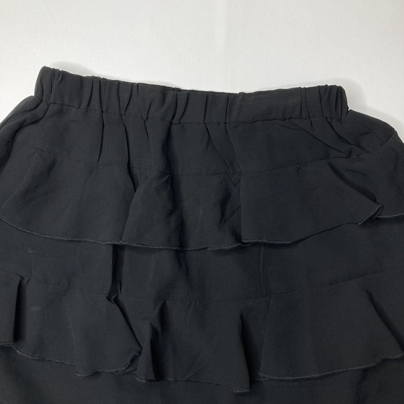 PrettyLittleThing Black Textured Woven Tiered Mini Skirt Size 4 - Picture 7 of 7